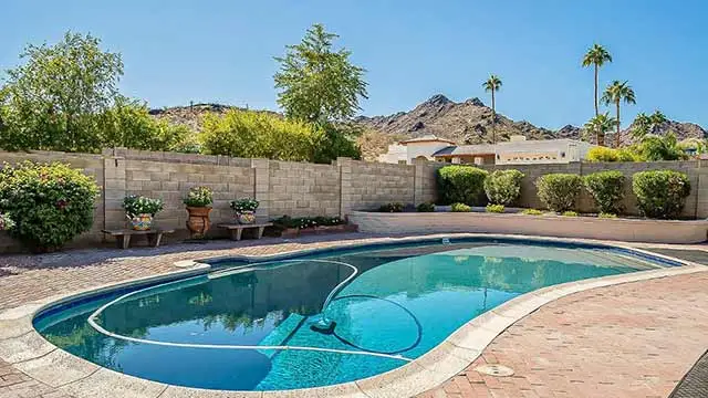 Swimming pool with clean landscaping surround it near Phoenix, AZ.